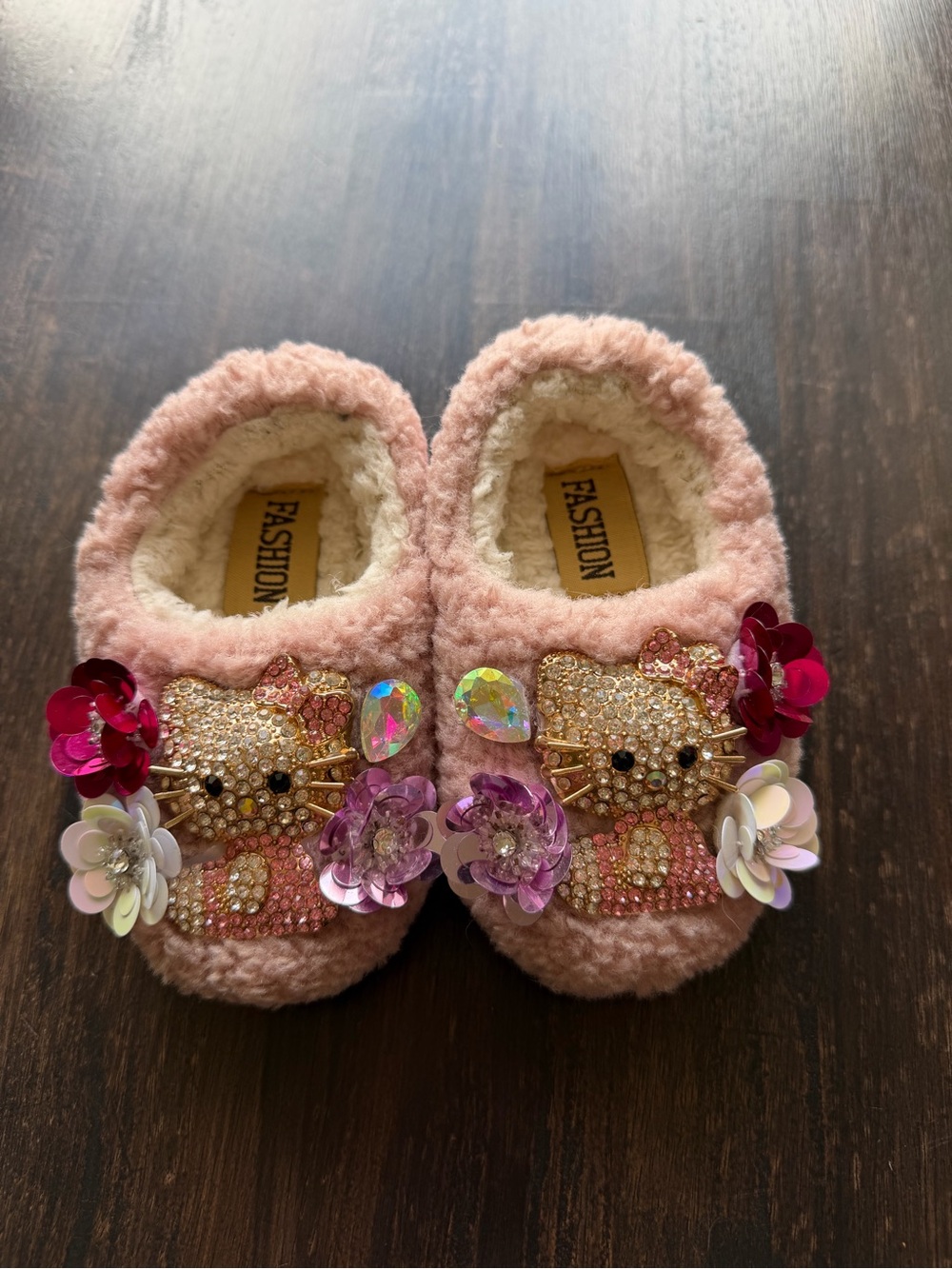 Adorable Toddler Pink Hello Kitty Slippers – New/Never Worn Size 5.5